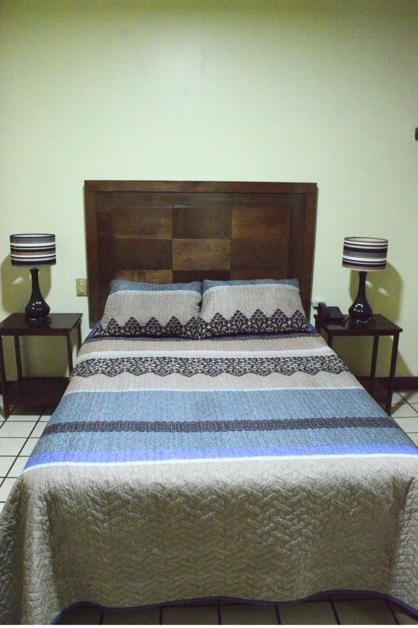 Hotel Topacio ซานฮวน เด ลอสลากอส ภายนอก รูปภาพ