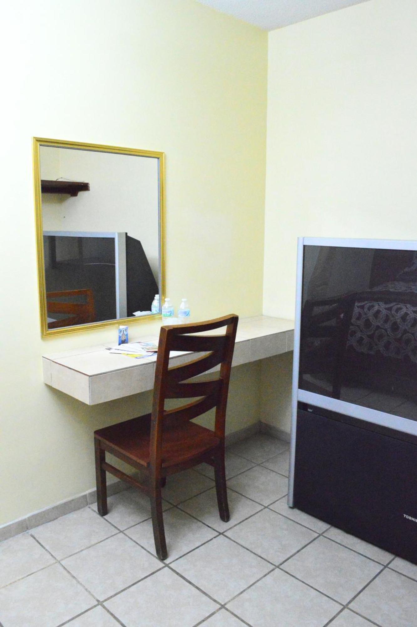 Hotel Topacio ซานฮวน เด ลอสลากอส ภายนอก รูปภาพ