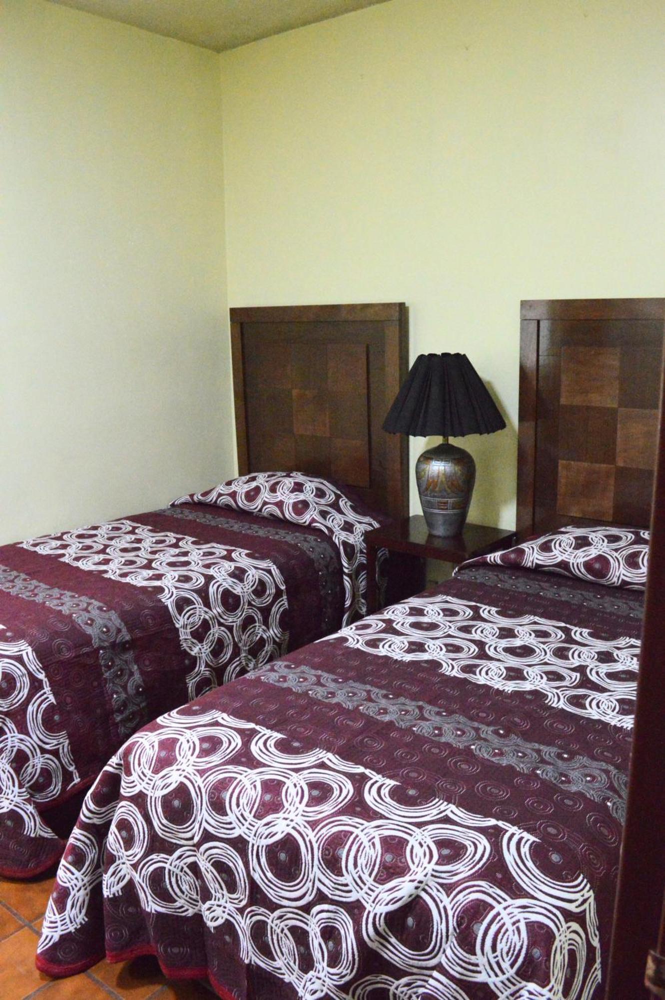Hotel Topacio ซานฮวน เด ลอสลากอส ภายนอก รูปภาพ